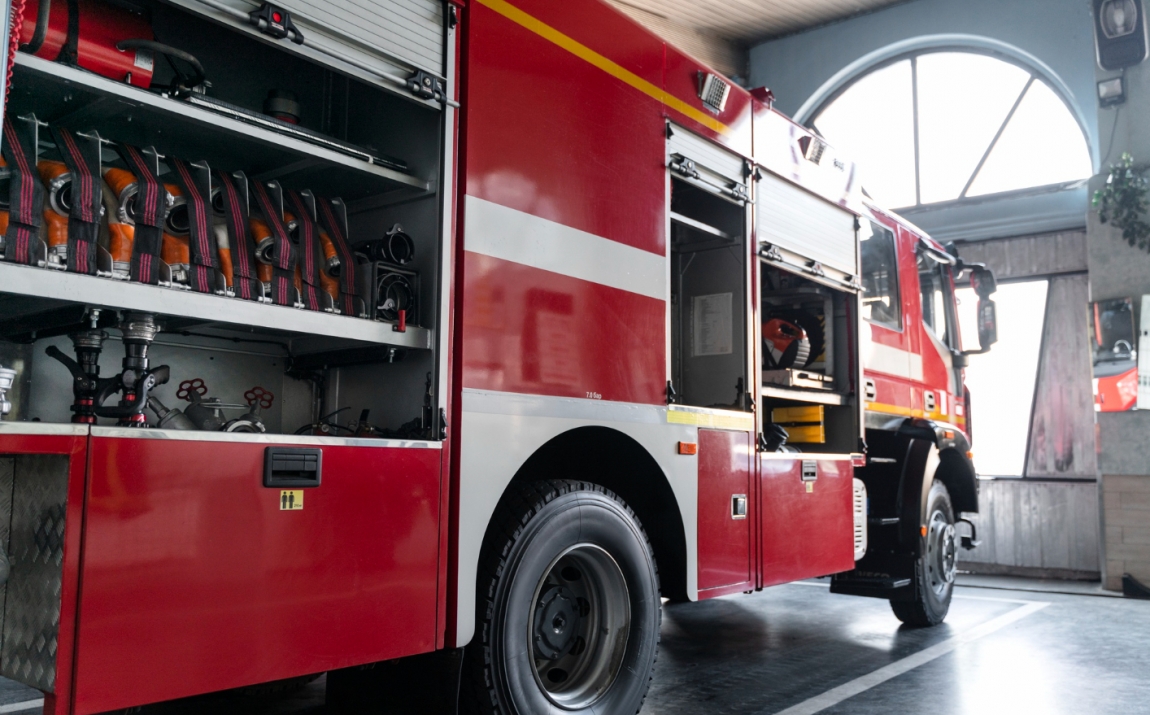 Tragiczny pożar na osiedlu w Dąbrowie Górniczej zakończony ewakuacją czterech osób