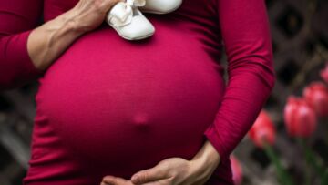 "Przewodnik dla mam" – nieoceniona pomoc dla nowych matek od lekarzy Zagłębiowskiego Centrum Onkologii
