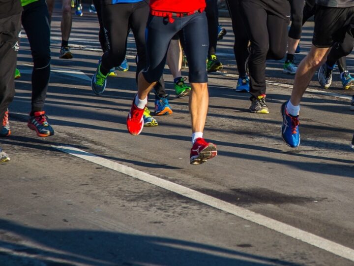 Półmaraton w Dąbrowie: Wspólne bieganie łączy społeczność i służby miejskie