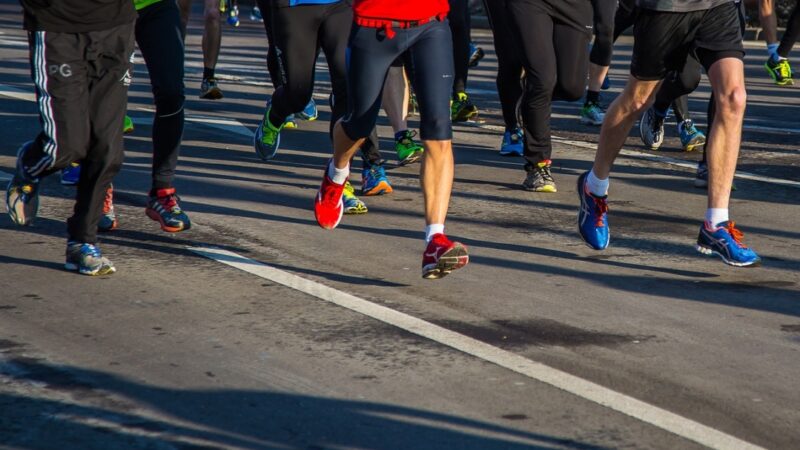 Półmaraton w Dąbrowie: Wspólne bieganie łączy społeczność i służby miejskie