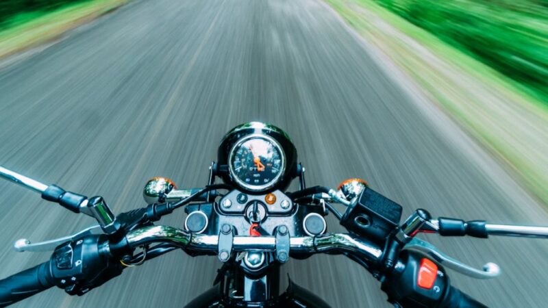 Wzrost liczby wypadków z udziałem motocyklistów na początku roku: apel o wzmożoną ostrożność na drogach