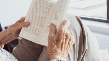 Webinarium "Bezpieczny senior – jak nie dać się oszukać w Internecie", prowadzone przez Urząd Komisji Nadzoru Finansowego