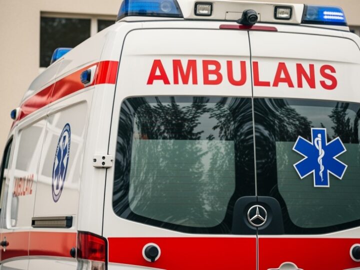 Wypadek w hucie w Dąbrowie Górniczej: Śmigłowiec LPR ratuje poparzonego pracownika