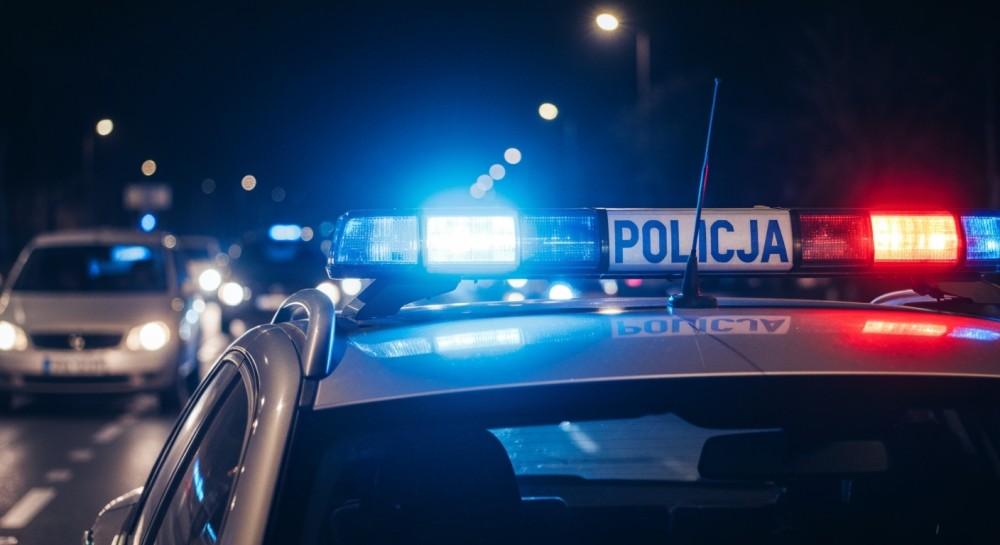 Policja szuka mężczyzny, który ukradł pieniądze z warsztatu samochodowego na hulajnodze