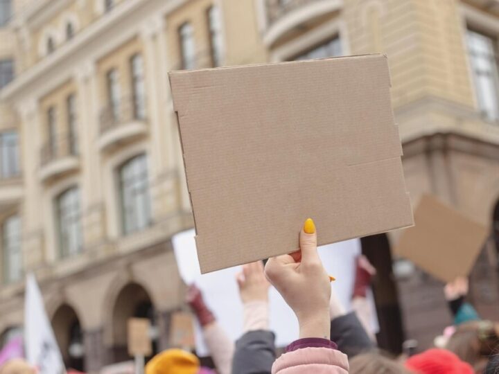 Protest hutników w sercu miasta: walka o przyszłość przemysłu!
