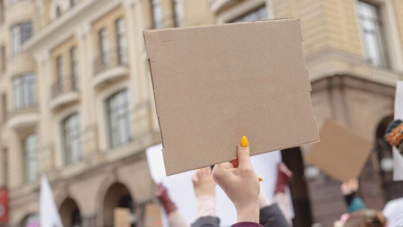 Protest hutników w sercu miasta: walka o przyszłość przemysłu!