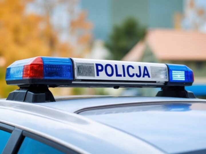 Ćwiczenia policji w akademiku: ewakuacja w obliczu zagrożenia