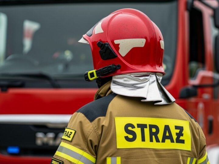 Nowi funkcjonariusze straży pożarnej w Dąbrowie Górniczej składają ślubowanie