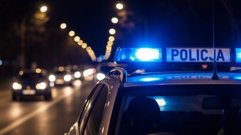 Cmentarze w Elblągu pod lupą: Policja apeluje o czujność w obliczu kradzieży ozdób