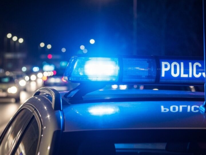 Driftujący 20-latek z mandatem 1500 zł i 10 punktami karnymi za niebezpieczną jazdę z pasażerami w bagażniku