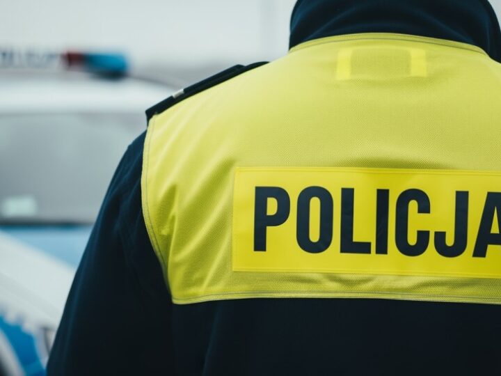 Pijany motorowerzysta bez kasku zatrzymany przez policję w Marwicy