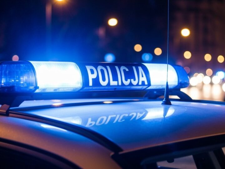 Pijany kierowca uderzył w ogrodzenie budowy w Elblągu