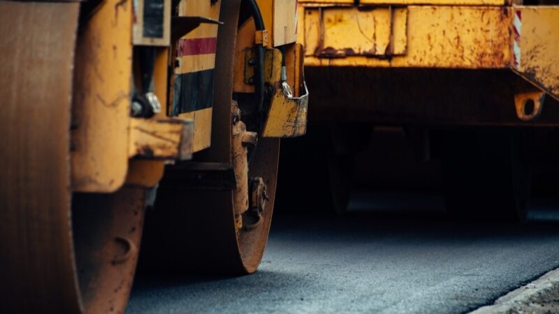 Nowe drogi i parking w Pasłęku – lepsza infrastruktura dla mieszkańców powiatu elbląskiego