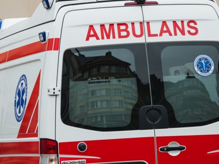 Policjanci uratowali starszego mężczyznę dzięki błyskawicznej interwencji po nieudanym wezwaniu na 112