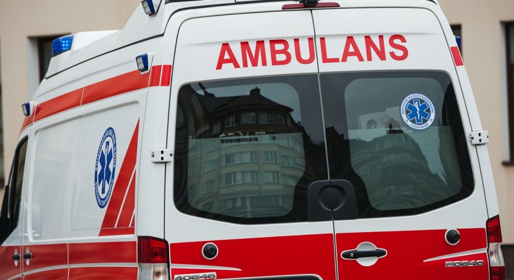 Policjanci uratowali starszego mężczyznę dzięki błyskawicznej interwencji po nieudanym wezwaniu na 112