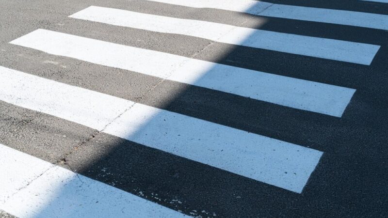 Kierowca potrącił pieszego i uciekł, ale policja szybko go namierzyła