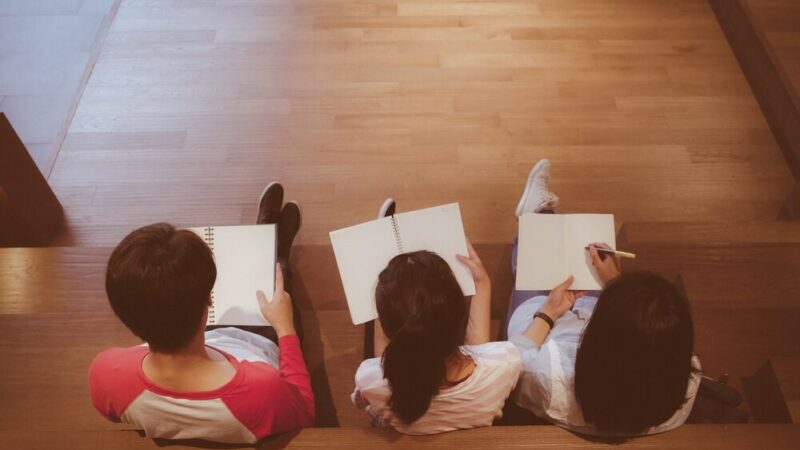 Nowe zagrożenia dla młodzieży po wakacjach – edukacja i odpowiedzialność”