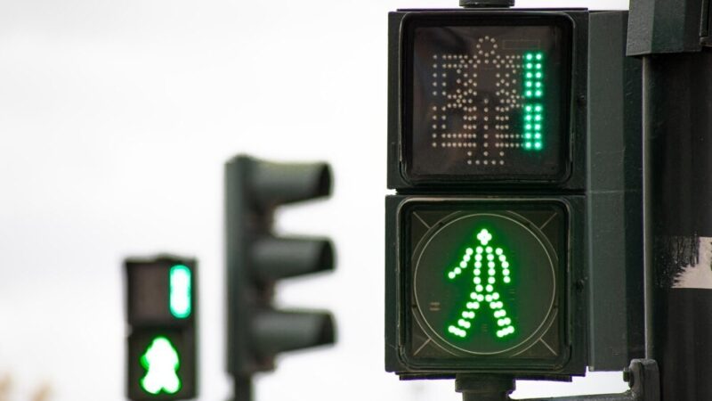 Tragedia na drodze: 35-latka wjechała pod samochód omijając korek