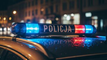 Mężczyzna z zakazem sądowym strzelał w elewację i groził kobiecie